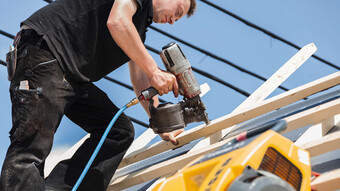 Obrtnički kompresor i.Comp 3 iz tvrtke KAESER uvijek isporučuje potreban komprimirani zrak i za pneumatske čekiće.